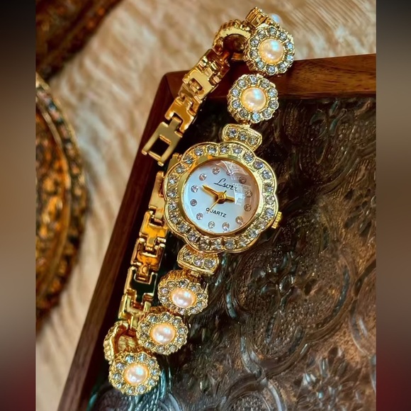 Vintage Floral Pearl & Rhinestone Gold Watch – Elegant Women’s Quartz main image 6